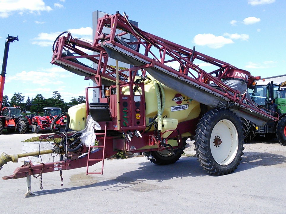 Hardi Commander 1200 – Sprayer – Pull Type | Maple Lane Farm Service