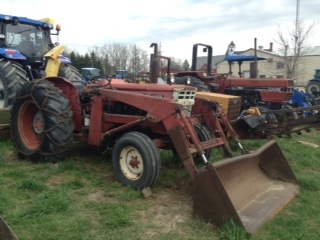 Cockshutt 3650 - Tractor w/ Loader