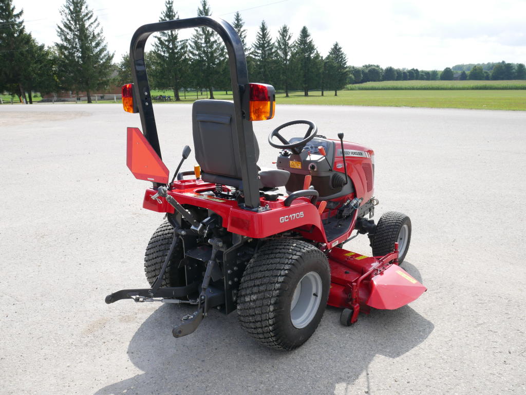 2016 Massey Ferguson GC1705 Maple Lane Farm Service