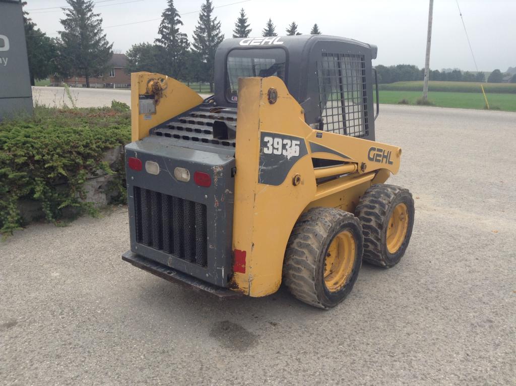 2005 Gehl 3935 – Skid Steer – Maple Lane Farm Service