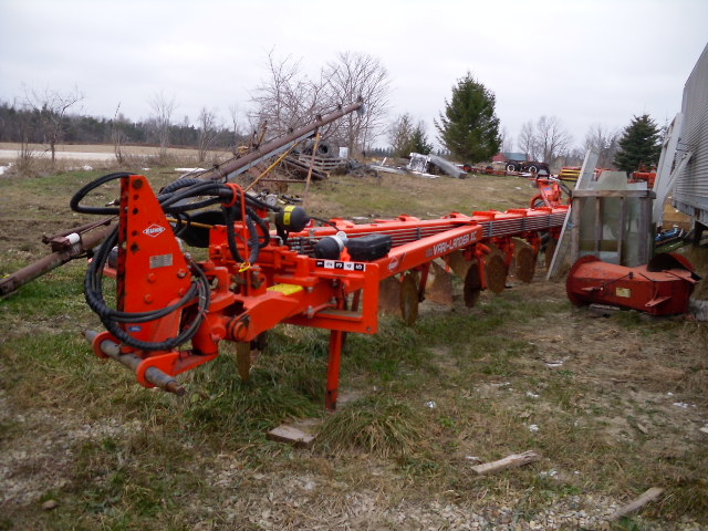 2012 Kuhn 7 Furrow - Plow