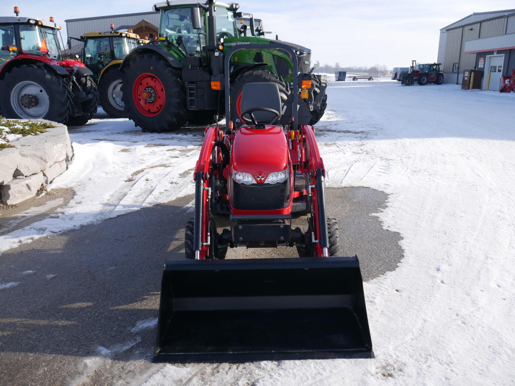 2015 Massey Ferguson GC1705 Maple Lane Farm Service