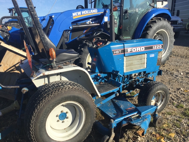 1993 Ford 1220 - Tractor